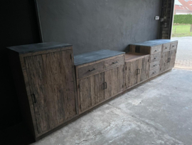 Prachtige rustieke vergrijsd houten landelijke keuken keukenblok buitenkeuken 440 cm landelijk stoer hardsteen wasbak en blad