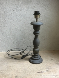 Stoere grijze grijs donkergrijs houten balusterlamp 42 cm lampevoet tafellamp landelijk stoer robuust