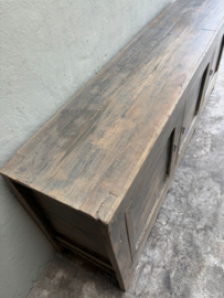 Stoer groot vergrijsd houten dressoir kast wandkast Sidetable landelijk 212 cm tv televisie. 116