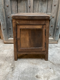 Oud houten kastje hal kastje bijzet 1 deurs vintage nachtkastje nachtkastjes tafeltje haltafeltje stoer landelijk naturel vintage