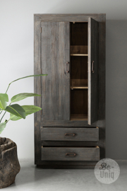 grote vergrijsd houten 2 deurs 2 lades dichte kast Kabinet | Sempre Collection landelijk stoer industrieel
