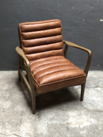 Prachtige vintage houten stoel fauteuil met dik stevig leren zitting vintage landelijk stoer modern industrieel bruin cognac