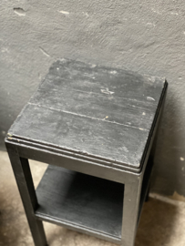 Oud zwart houten rek rekje schap kast kastje bijzettafel bijzettafeltje landelijk stoer tafel tafeltje nachtkastje  halkastje