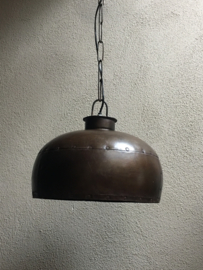 Stoere metalen hanglamp kap bruin metaal stoer robuust industrieel ketel studs oud beslag landelijk fabriekslamp