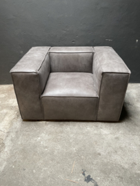 Hele stoere grote grijze echt dik leren lederen afrika fauteuil Het Anker prachtige kwaliteit leer loveseat robuust grijs landelijk stoer geruwd