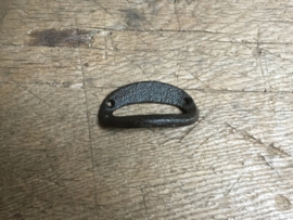 Gietijzeren handvat handvaten deurknop zwart zwarte halve maan half maantje deurknopje gebogen bruin greepje open