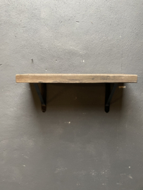 Stoere oude vergrijsde wandplank wandconsole Railway truckwood smeedijzeren metalen schapdragers inclusief oude plank plankdragers landelijk industrieel 100 cm