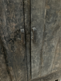 Aura Peeperkorn Stoere houten truckwood kast kastje halkast houten oud hout landelijk stoer robuust 2 deurs deuren 2 laden linnenkast servieskast