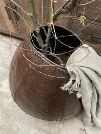 Prachtige unieke grote oude ijzeren kruik pot vaas waterkruik olijfpot landelijk stoer oud/antiek
