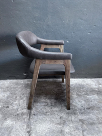 Mooie vergrijsd houten stoel met bruin taupe  (stoffen/kunstleer) zitting landelijk eetkamerstoel eetkamerstoelen
