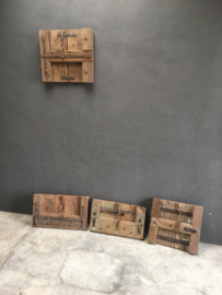 Oud houten Luik luikje wandpaneel paneel wanddecoratie landelijk stoer metalen beslag hout metaal industrieel robuust