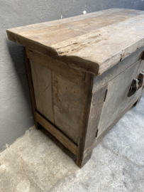 Stoere houten truckwood kast kastje met klos klosje aura Peeperkorn dressoir houten oud hout commode landelijk stoer robuust 2 deurs