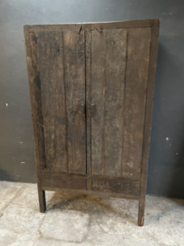 Aura Peeperkorn Stoere houten truckwood kast kastje halkast houten oud hout landelijk stoer robuust 2 deurs deuren 2 laden linnenkast servieskast