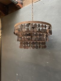 Stoere roest ijzeren lamp 30 cm schijfjes Schijfjeslamp lamp hanglamp schelpen schelpjes landelijk stoer industrieel Schijfjeslamp