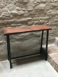 Ijzeren consoletable tafel met houten blad schoolbankje sidetable werkbank industrieel vintage landelijk tafel