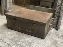 Hele stoere oude industriële metalen kist bak vintage landelijk salontafel lounge tafel tafeltje box urban