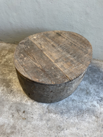 Prachtige ronde ovale organische vergrijsd houten kist houten dekenkist tafel salontafel landelijk stoer sober 63 x 60 x H40 cm