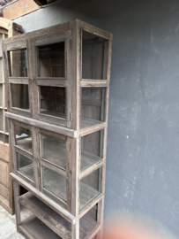 Grote oud vergrijsd houten kast 221 x 101 x 44cm glaskast vitrinekast keukenkast glas glazen deurtjes  landelijke kast