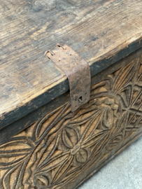 Gave oude donkere houten kist dekenkist Himalaya Sidetable bankje stoer landelijk vintage Oosters