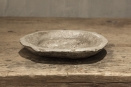 Oude marmeren schaal bak M landelijk stoer robuust oud steen hardsteen zeepbakje serveerschaaltje