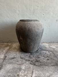 Oud stenen kruik olijfkruik waterkruik pot vaas 67 cm hoog 58 cm doorsnede landelijk antieke pot nr 99