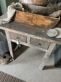 Oud vergrijsd houten ladekast ladekastje sidetable sideboard wandtafel kast kastje landelijk stoer