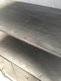 Industriële mat zwart grijze metalen kast 180 x 78 x 43 cm pomax landelijk stoer antraciet lades ladekast schap rek metaal grijs