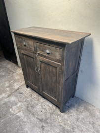 Stoer landelijk oud vegrijsd houten kast kastje dressoir commode ladekast Sidetable wandtafel commode 2 deuren en 2 laatjes