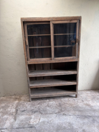 Orginele oude unieke vergrijsd houten kast servieskast keukenkast winkelkast vitrinekast glaskast landelijk sober stoer H192 x B122 x D36 cm