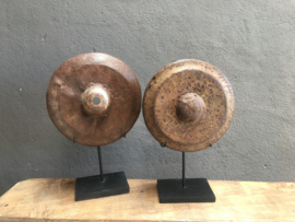 Prachtige metalen gong on stand op standaard voet landelijk industrieel vintage urban stoer