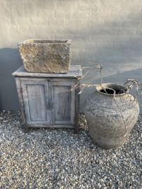 Klein oud vergrijsd houten kastje kast landelijk wastafelmeubel wasmeubel  stoer
