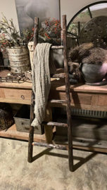 Oud houten laddertje ladder rek handdoekenrek plaid 160 cm laddertjes gemaakt van oude paaltjes landelijk stoer