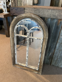 Stoere oude houten spiegel stalraam stalraamspiegel landelijk old look oude look doorgeschuurd oud hout metaal venster kozijn