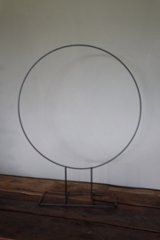 Zwart metalen ring standaard om krans op te hangen of om met groen krans op te maken H61 X B48 x D14 cm