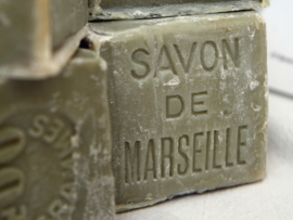 Grof blok savon de  Marseille zeep olijfolie olijfgroen khaki army landelijk robuust stuk 300 gram