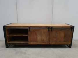 Houten televisiekast tvmeubel schuifdeuren sideboard sidetable kast hout houten metaal metalen dressoir landelijk industrieel vintage