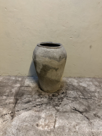 Middel grote oude grijs stenen kruik pot grijze mega landelijk olijfpot olijfkruik waterkruik 71 cm hoog 49 cm doorsnede nr 36
