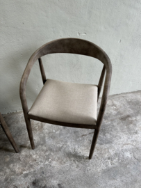 Vergrijsd houten stoel met stoffen zitting armstoel stoelen eetkamerstoelen met armleuning landelijk modern strak rond