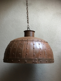 Stoere metalen hanglamp losse kap 50 cm bruin metaal stoer robuust industrieel ketel studs oud beslag landelijk fabriekslamp
