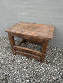 Oude robuust houten tafel fabriekstafel bijzettafel stoer landelijk industrieel vintage sidetable keukenelement kookeiland wastafel meubel