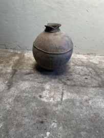 Prachtige vergrijsd antieke claypot Nepal kruik stenen vaas pot landelijk stoer sober vintage 51 x 43 cm