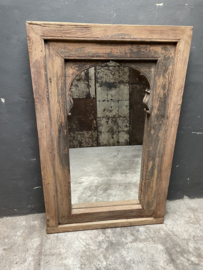 Prachtige  grote oude vergrijsd houten spiegel  tuinspiegel halspiegel passpiegel 161 x103 cm robuust oosters houtsnijwerk imposant eye-catcher grof landelijk urban stoer industrieel