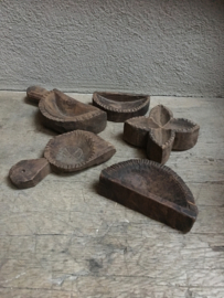 Oude houten bakjes landelijk hout bakje  schaaltje tempelbakje half maantje doorleefd