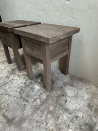 Oud vergrijsd houten kastje nachtkastje nachtkastjes hout ladekastje ladekastjes kastjes tafel tafeltje halkastje landelijk bijzettafel bijzettafeltje