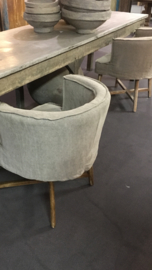 Aura Peeperkorn Enorme grote lange Stoere oude houten tafel bureau buro eettafel sidetable werktafel werkbank kookeiland zinken blad industrieel landelijk stoer grijs grijsbruin metaal hout