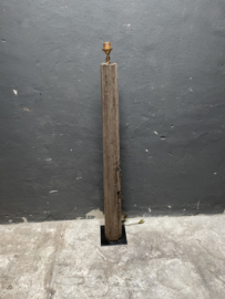 Prachtige stoere unieke oude vergrijsd houten lampenvoet staande lamp vloerlamp balluster baluster balusterlamp 140 cm pilaar nr 3