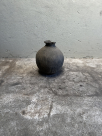 Prachtige vergrijsd antieke claypot Nepal kruik stenen vaas pot landelijk stoer sober vintage 35 x 31 cm