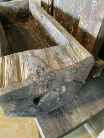 Grote oud houten trog mangelbak bak schaal voedertrog stoer landelijk boerentrog oud hout robuust