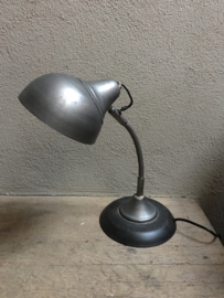Stoer metalen lampje bedlampje tafellampje buro bureau grijs leeslampje industrieel vintage landelijk industrieel