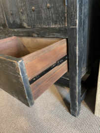 Prachtige oud zwarte houten 2 deuren en 2 laden kast grote kast 220x130x50cm stoer landelijk robuust industrieel